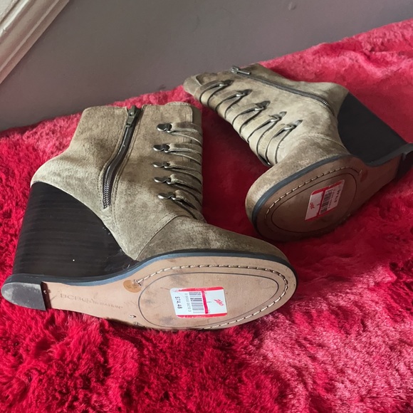 BCBG olive green ankle boots womens size 6. - Picture 3 of 6